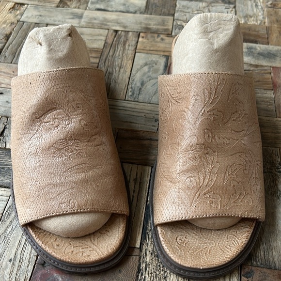 OTBT Drifter Sandal in Elmwood Size 7 1/2 - Picture 3 of 11